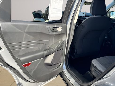 Used 2022 Ford Escape SE w/ Cold Weather Package image 31