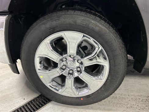 New 2026 RAM 1500 4x4 Crew Cab image 9