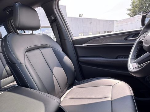 New 2025 Jeep Grand Cherokee Limited w/ Black Appearance Package image 19