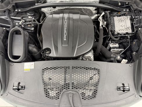 Certified 2021 Porsche Macan AWD/4WD image 57