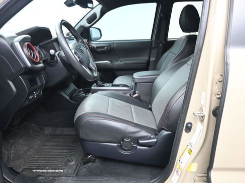 Used 2019 Toyota Tacoma TRD Off-Road image 14
