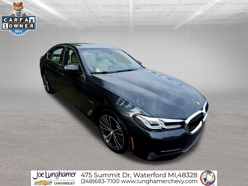 Used 2023 BMW 530e xDrive w/ Premium Package AWD/4WD image 2
