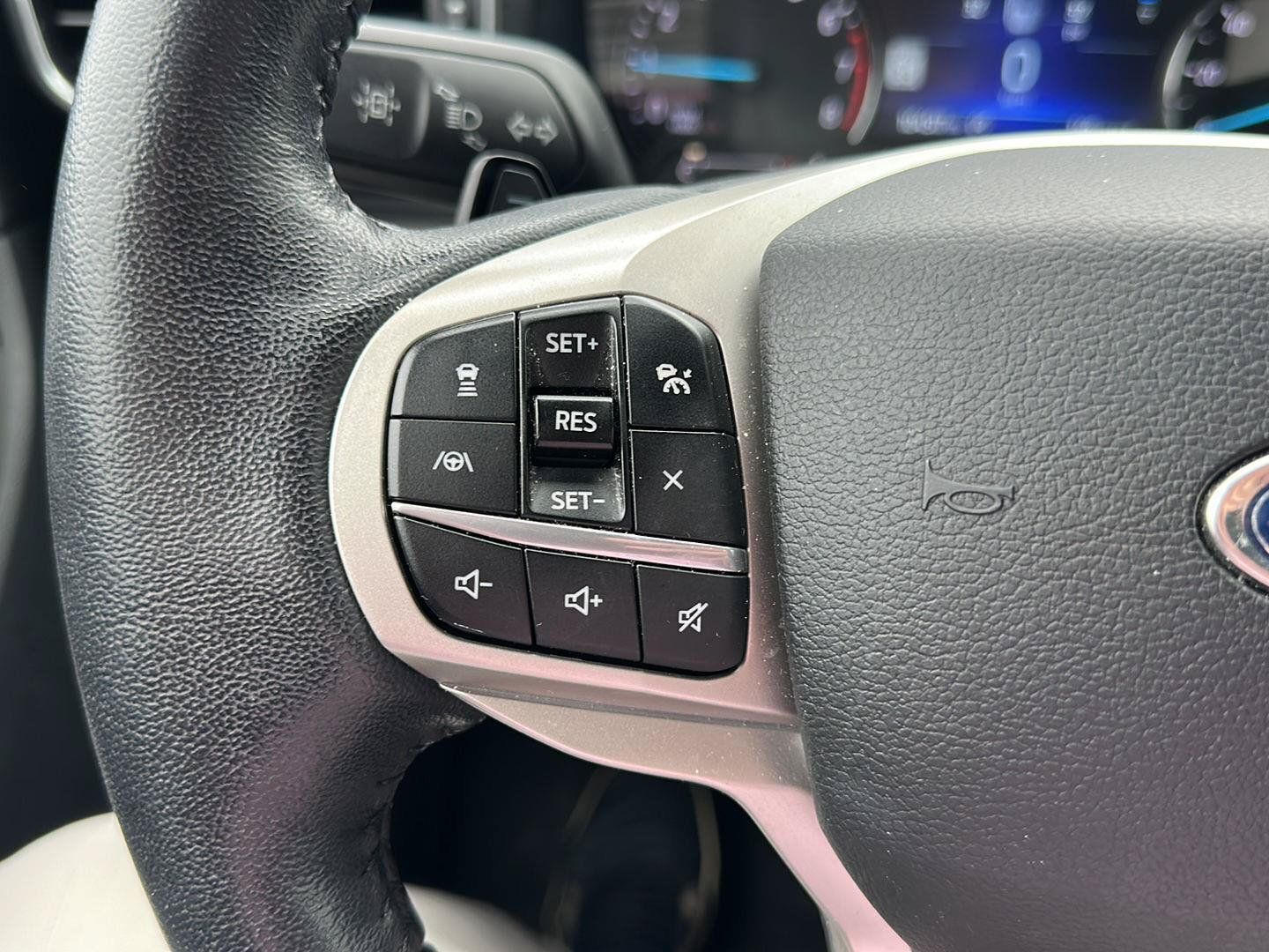 Used 2020 Ford Explorer XLT w/ Equipment Group 202A AWD/4WD image 19