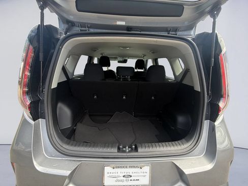 Used 2025 Kia Soul LX w/ LX Technology Package FWD image 20