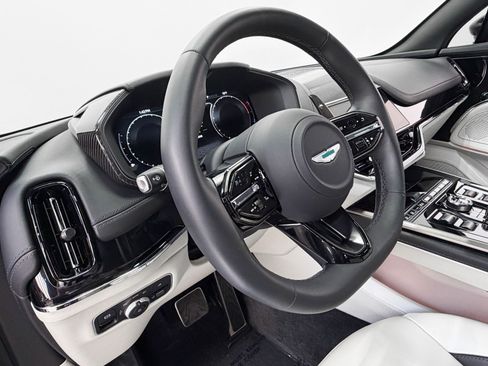 Used 2025 Aston Martin DBX 707 AWD/4WD image 13