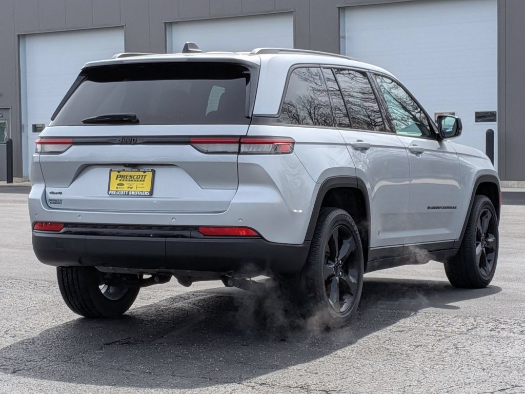 Used 2023 Jeep Grand Cherokee Altitude AWD/4WD image 7
