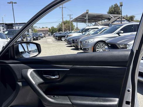 Used 2017 Nissan Altima 2.5 SL FWD image 15