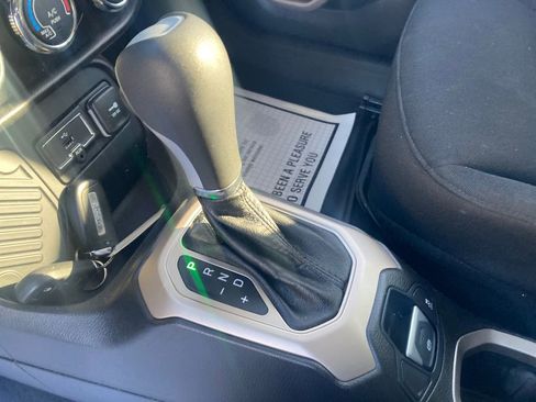 Used 2017 Jeep Renegade Sport w/ Power & Air Group image 33