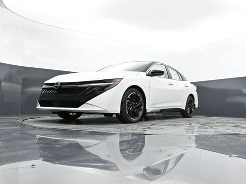 New 2026 Nissan Sentra SR w/ SR Premium Package FWD image 30
