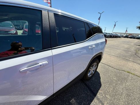 Used 2024 GMC Terrain SLE AWD/4WD image 36
