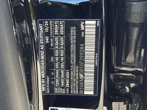 Used 2025 Mercedes-Benz GLC 350e 4MATIC image 4
