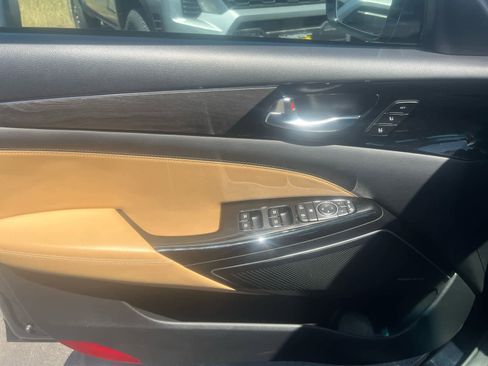 Used 2020 Kia Cadenza Limited image 13