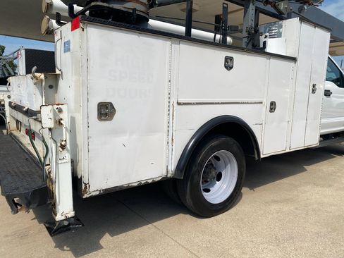 Used 2017 Ford F550 2WD Regular Cab Super Duty image 18