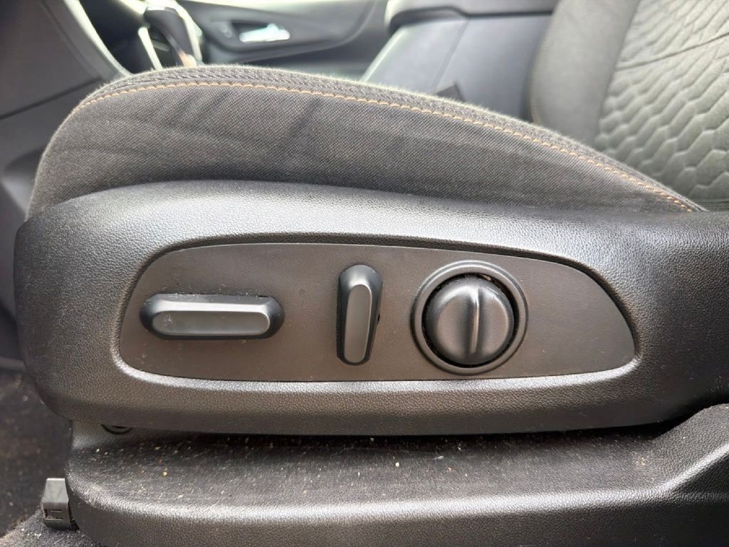 Used 2020 Chevrolet Equinox LT FWD image 12