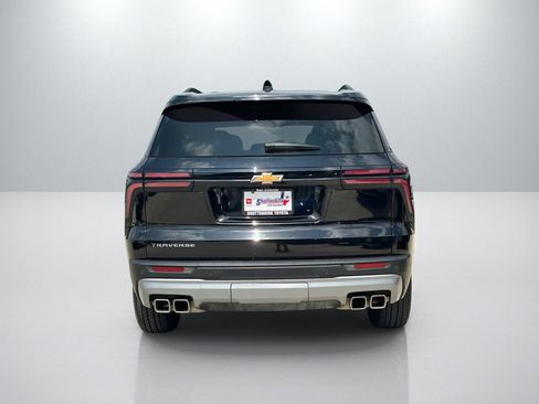 Used 2025 Chevrolet Traverse LT FWD image 6