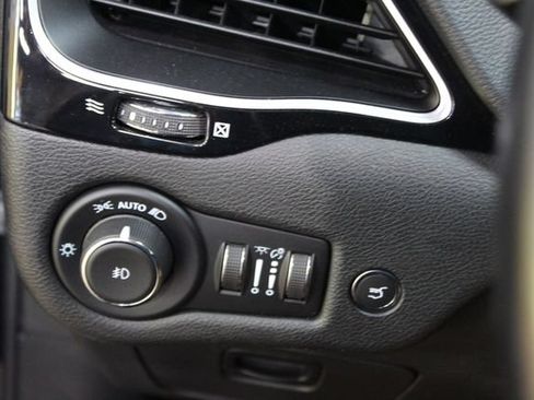 Used 2021 Jeep Cherokee Latitude Lux w/ Sun & Sound Group AWD/4WD image 15