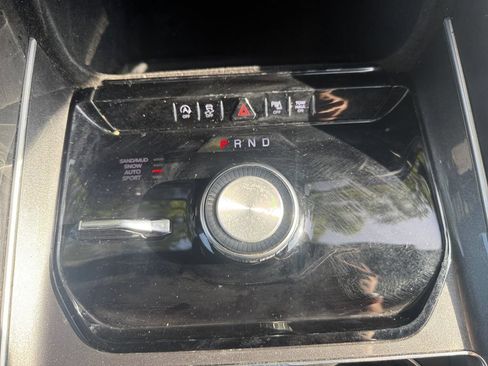 Used 2023 Jeep Wagoneer 4WD w/ Premium Group I image 24