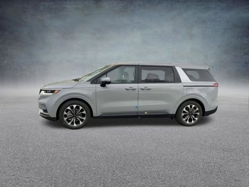 Used 2024 Kia Carnival EX FWD image 11