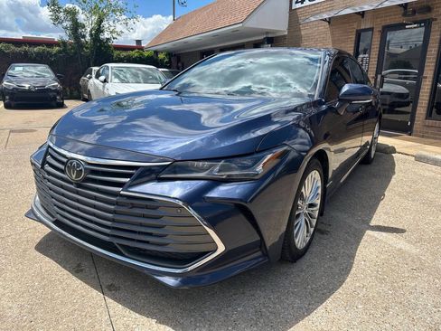Used 2019 Toyota Avalon Limited w/ Advanced Safety Package FWD image 3