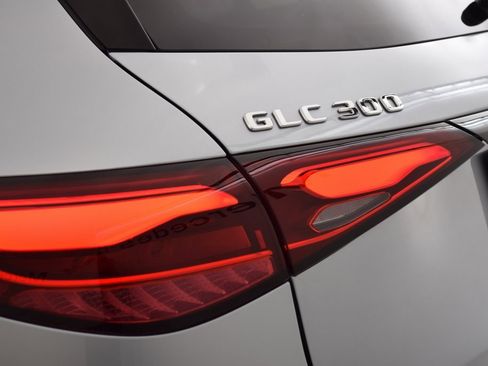 Certified 2025 Mercedes-Benz GLC 300 image 12