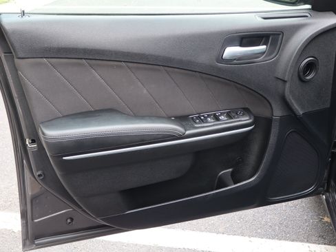Used 2022 Dodge Charger SXT RWD image 16