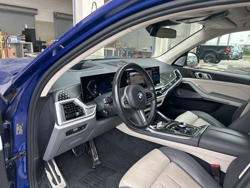 Used 2023 BMW X7 M60i w/ Executive Package AWD/4WD image 7