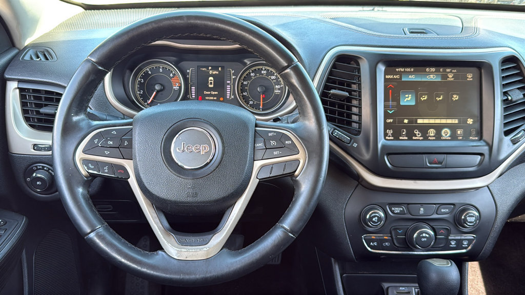 Used 2017 Jeep Cherokee Latitude w/ Comfort & Sound Group FWD image 30