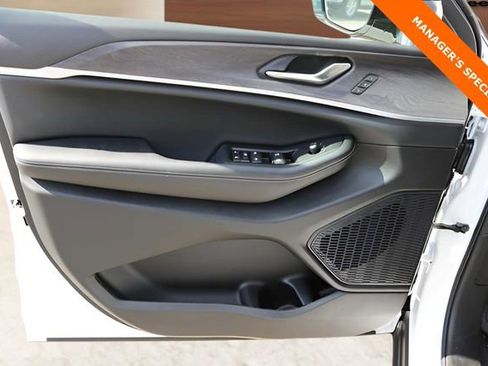 New 2025 Jeep Grand Cherokee Limited w/ Luxury Tech Group II image 10