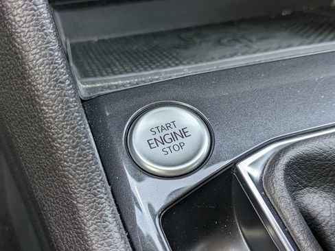 Certified 2023 Volkswagen Tiguan SE FWD image 28