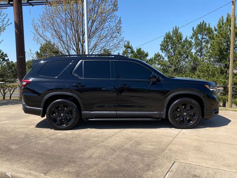 Used 2025 Honda Pilot Black Edition image 7
