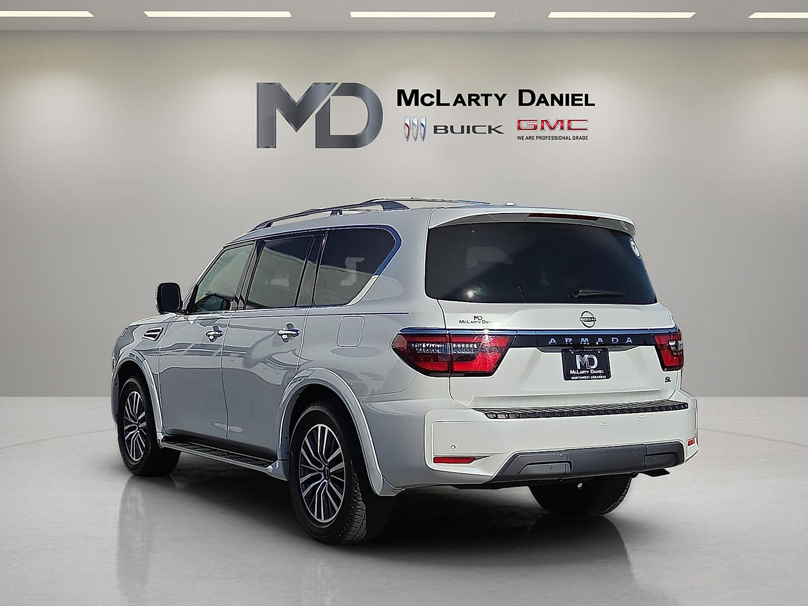 Used 2024 Nissan Armada SL w/ Captain's Chairs Package AWD/4WD image 4