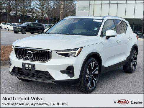 Used 2023 Volvo XC40 B5 Plus w/ Protection Package Premier image 1