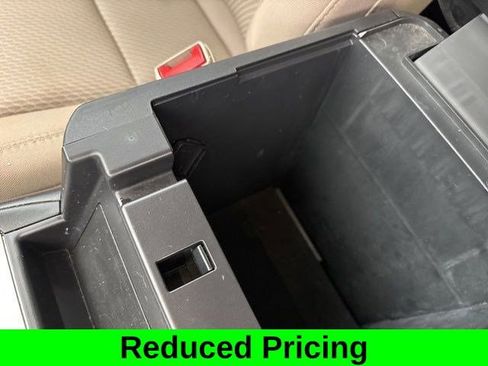 Used 2022 Ford Explorer XLT image 30