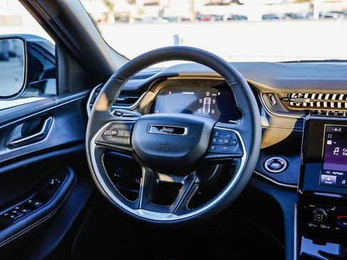 New 2025 Jeep Grand Cherokee Altitude image 16