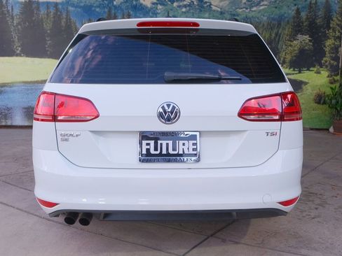 Used 2017 Volkswagen Golf SE image 5