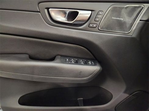 Used 2020 Volvo XC60 T5 Momentum w/ Protection Package Premier image 24