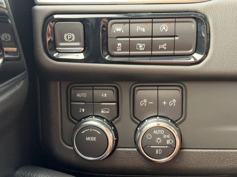 Used 2025 GMC Yukon Denali AWD/4WD image 20