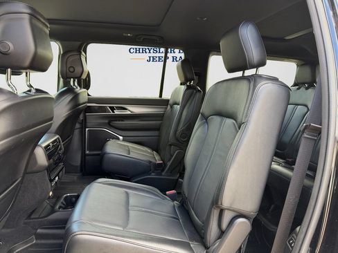 Used 2024 Jeep Wagoneer Series II AWD/4WD image 9