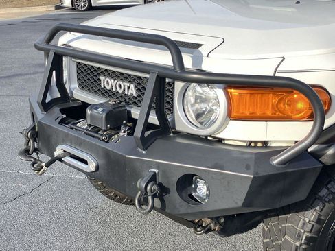 Used 2012 Toyota FJ Cruiser 4WD image 11