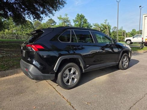 Used 2023 Toyota RAV4 LE AWD/4WD image 2