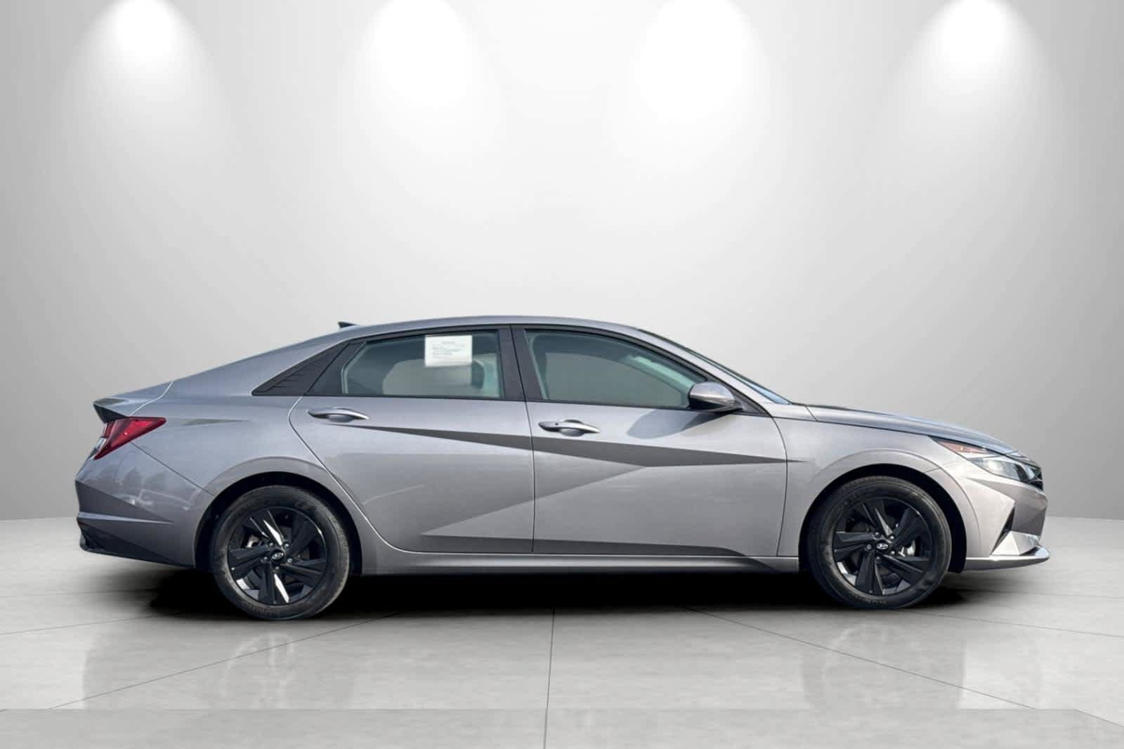 Used 2023 Hyundai Elantra SEL FWD image 8