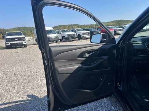 Used 2022 Chevrolet Traverse RS w/ LPO, Floor Liner Package image 31