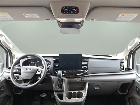 Used 2023 Ford Transit 350 XLT image 3