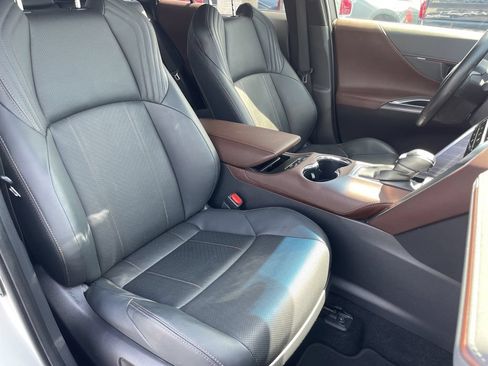 Used 2022 Toyota Venza Limited AWD/4WD image 22