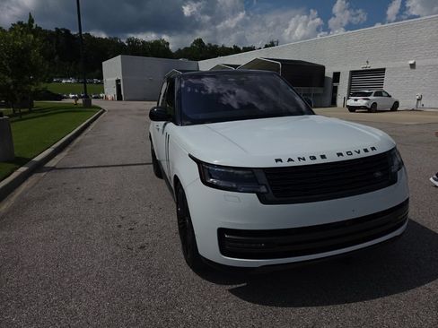 Used 2023 Land Rover Range Rover SE AWD/4WD image 2