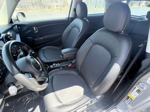 Used 2022 MINI Cooper 2-Door Hardtop FWD image 8