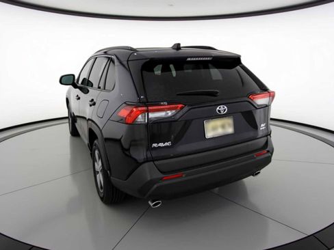 Used 2025 Toyota RAV4 XLE image 7