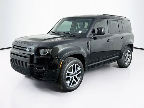 Used 2024 Land Rover Defender 110 X-Dynamic SE AWD/4WD image 3