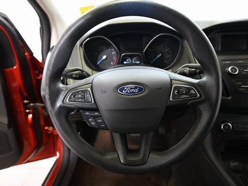 Used 2018 Ford Focus SE image 4