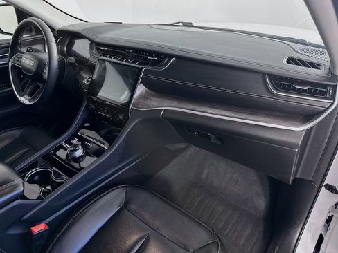 Used 2023 Jeep Grand Cherokee Limited w/ Black Appearance Package image 32